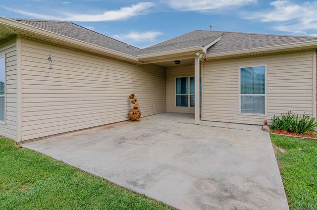 21198 Beau Chateau Blvd, Ponchatoula, LA 70454