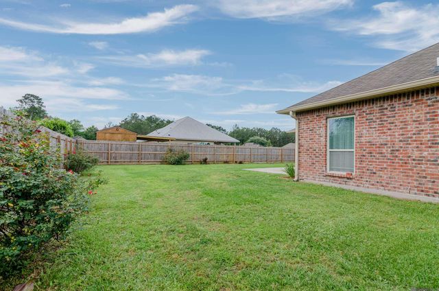 21198 Beau Chateau Blvd, Ponchatoula, LA 70454