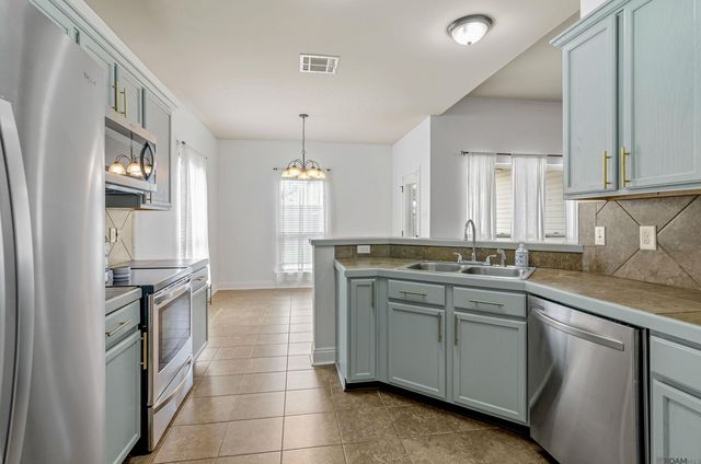 21198 Beau Chateau Blvd, Ponchatoula, LA 70454