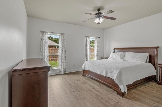 21198 Beau Chateau Blvd, Ponchatoula, LA 70454