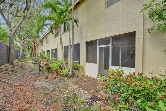 752 SW 122nd Terrace, Pembroke Pines, FL 33025