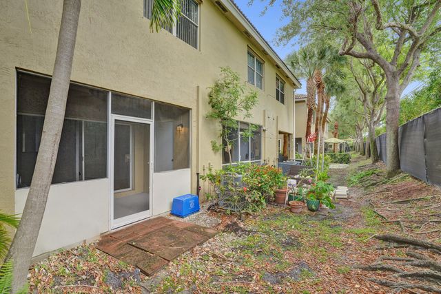 752 SW 122nd Terrace, Pembroke Pines, FL 33025