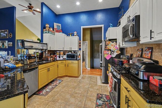 4251 E Maple Avenue, Grand Blanc, MI 48439