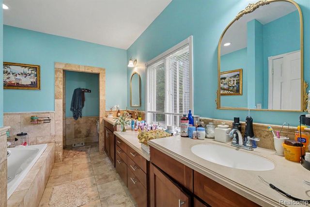 4251 E Maple Avenue, Grand Blanc, MI 48439