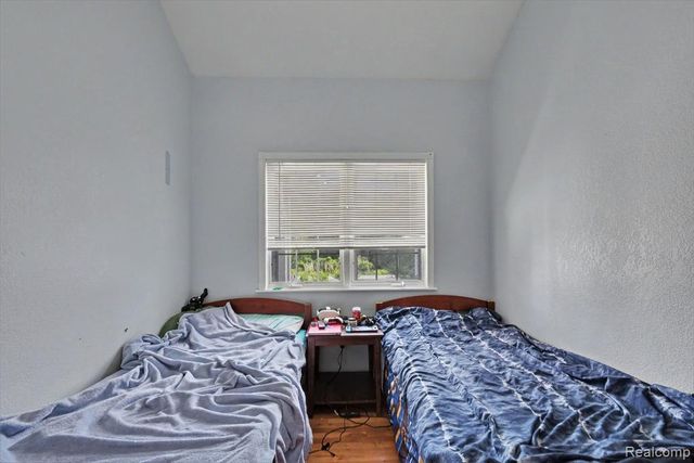 4251 E Maple Avenue, Grand Blanc, MI 48439