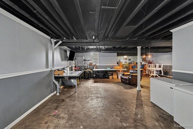 4251 E Maple Avenue, Grand Blanc, MI 48439