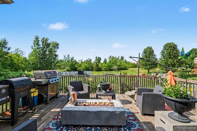 4251 E Maple Avenue, Grand Blanc, MI 48439