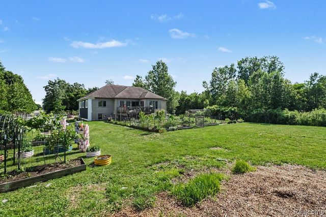 4251 E Maple Avenue, Grand Blanc, MI 48439