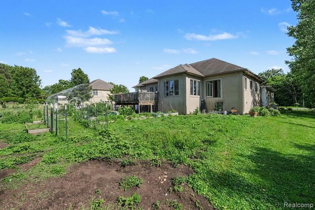 4251 E Maple Avenue, Grand Blanc, MI 48439
