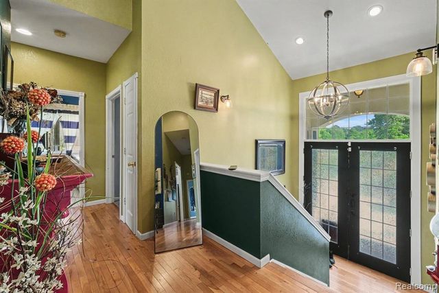 4251 E Maple Avenue, Grand Blanc, MI 48439