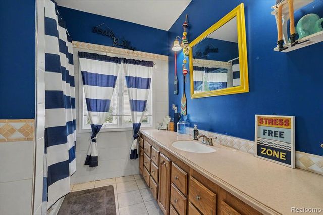 4251 E Maple Avenue, Grand Blanc, MI 48439