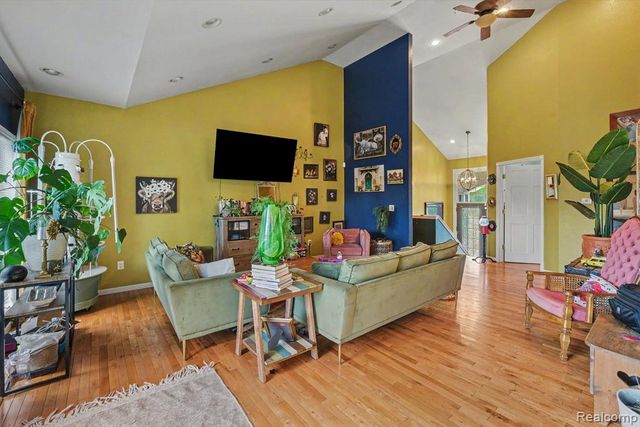 4251 E Maple Avenue, Grand Blanc, MI 48439