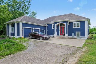 4251 E Maple Avenue, Grand Blanc, MI 48439
