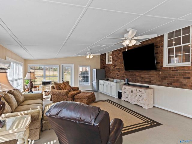 880 County Road 299, Trinity, AL 35673