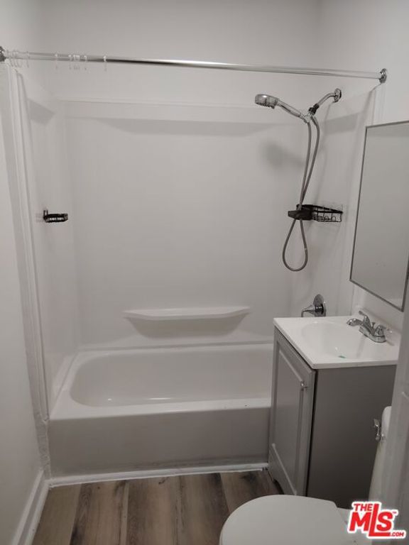 Image 7 of property listing at 223 E 74th Street, Los Angeles, CA 90003