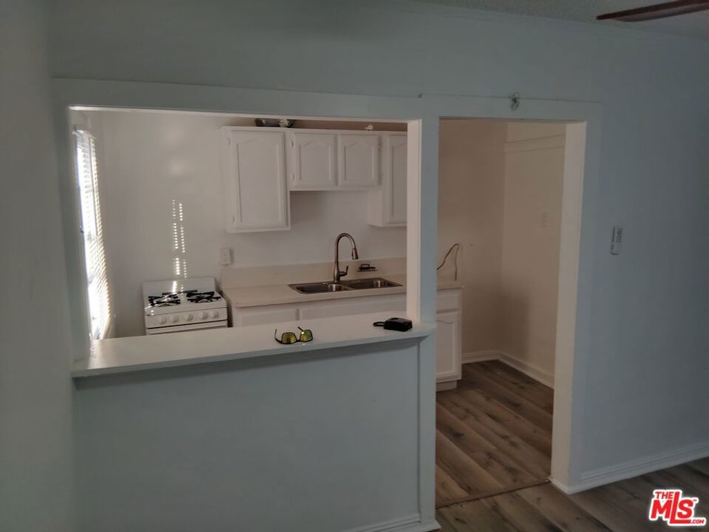 Image 8 of property listing at 223 E 74th Street, Los Angeles, CA 90003