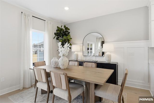 22 Arlington Place, Oakland, NJ 07036