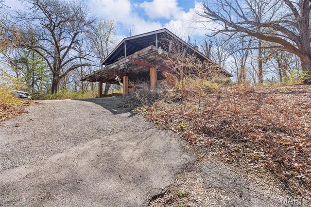 1400 Hudson Road, St Louis, MO 63135