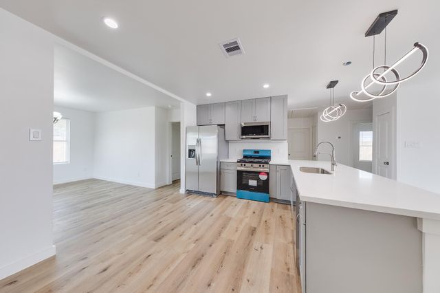 3635 Ward Street, Houston, TX 77021