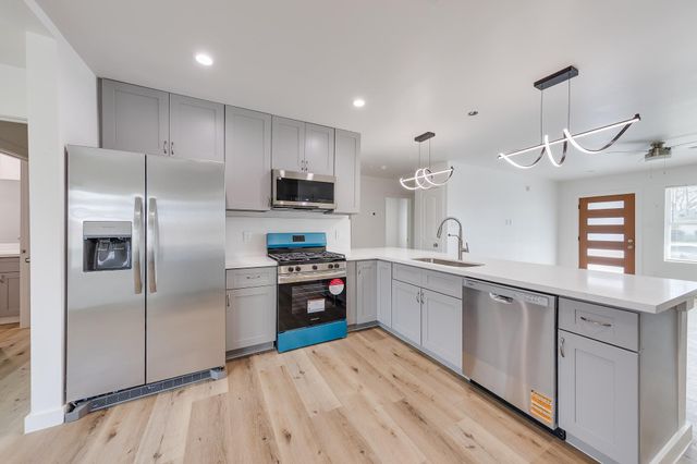 3635 Ward Street, Houston, TX 77021