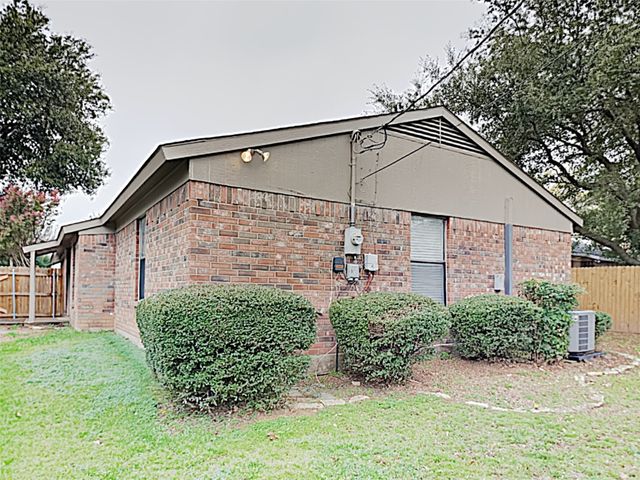4931 Darrow Lane, Arlington, TX 76017