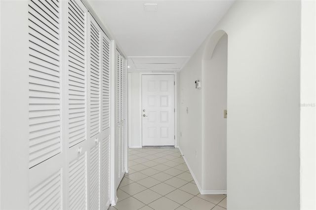 211 LAKEWOOD DRIVE 211, Bradenton, FL 34210