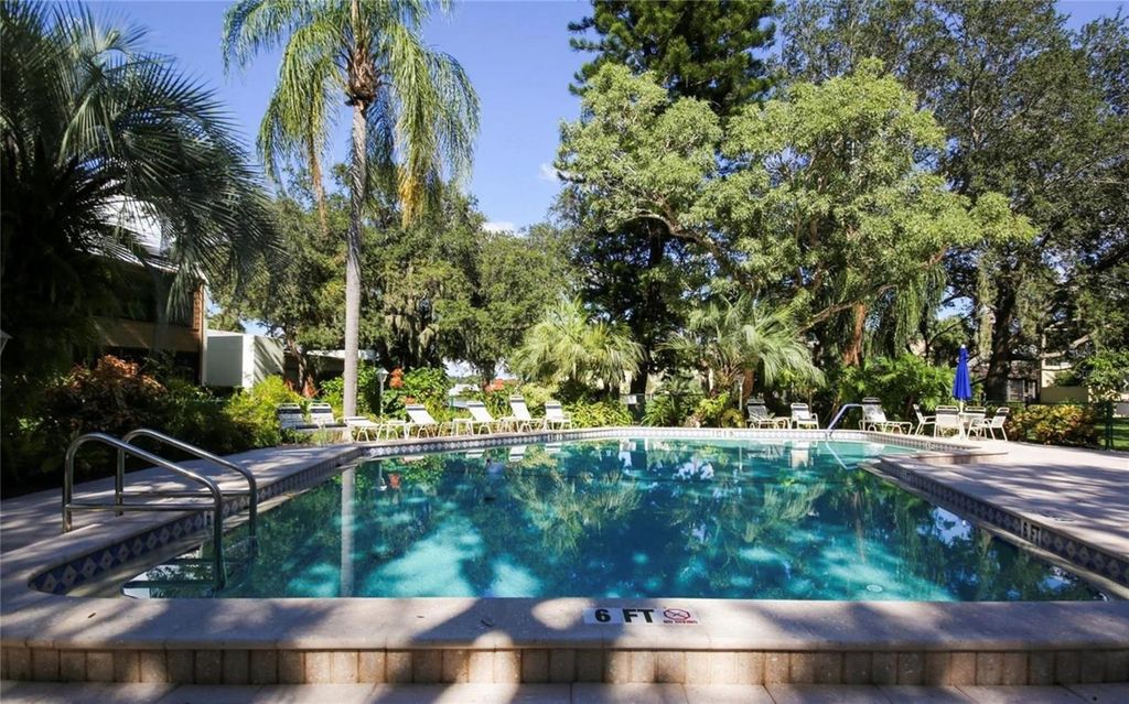 Image 18 of property listing at 211 LAKEWOOD DRIVE 211, Bradenton, FL 34210