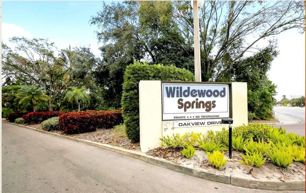 Image 23 of property listing at 211 LAKEWOOD DRIVE 211, Bradenton, FL 34210