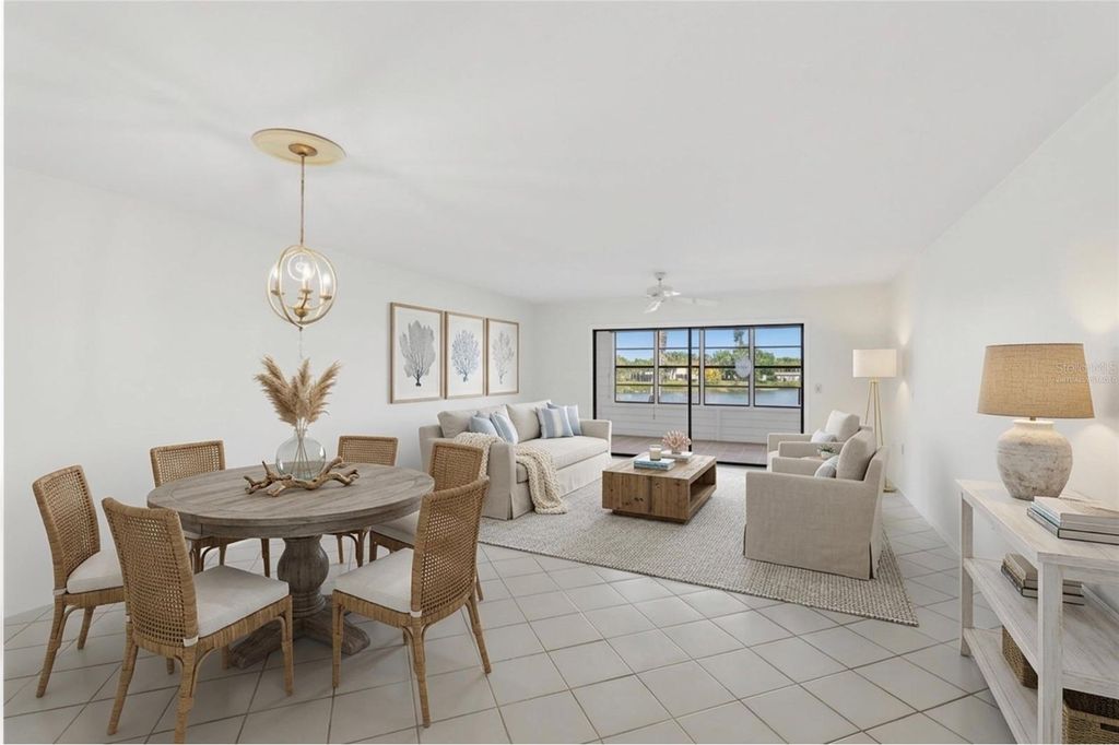 Image 5 of property listing at 211 LAKEWOOD DRIVE 211, Bradenton, FL 34210