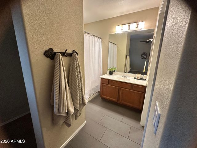 8009 W BECK Lane, Peoria, AZ 85382