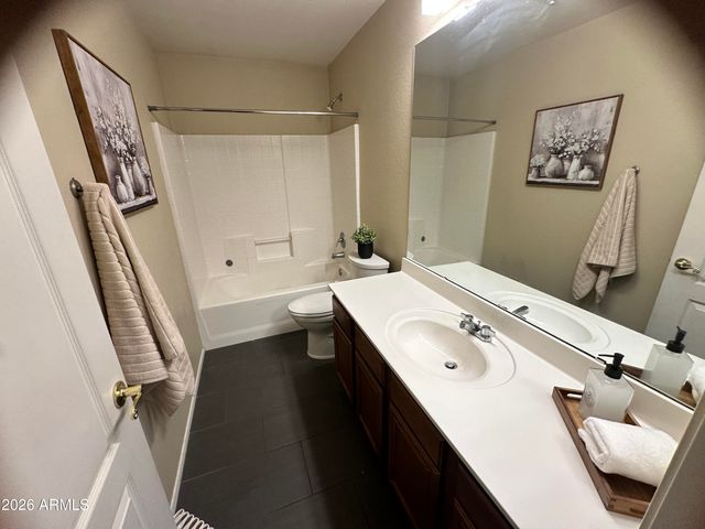 8009 W BECK Lane, Peoria, AZ 85382