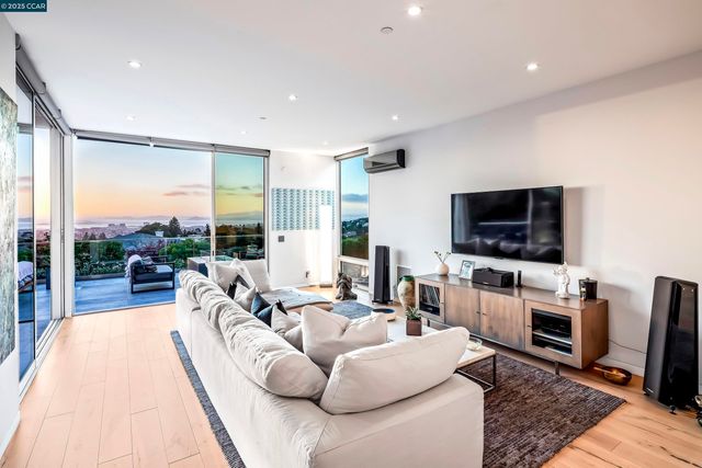 189 Florence Ave, Oakland, CA 94618