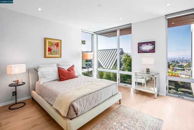 189 Florence Ave, Oakland, CA 94618