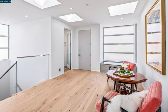 189 Florence Ave, Oakland, CA 94618