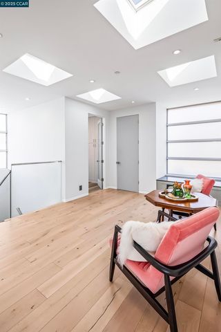 189 Florence Ave, Oakland, CA 94618