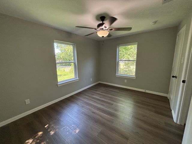 113 W Mt Vernon Street, Mabank, TX 75147