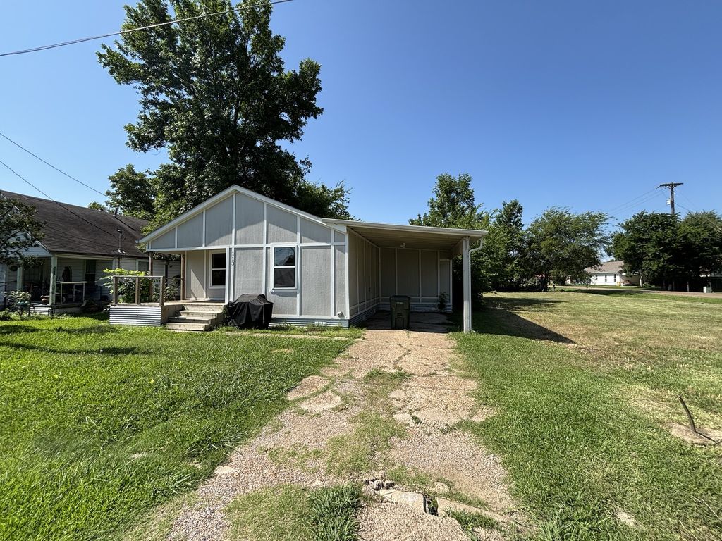 113 W Mt Vernon Street, Mabank, TX 75147
