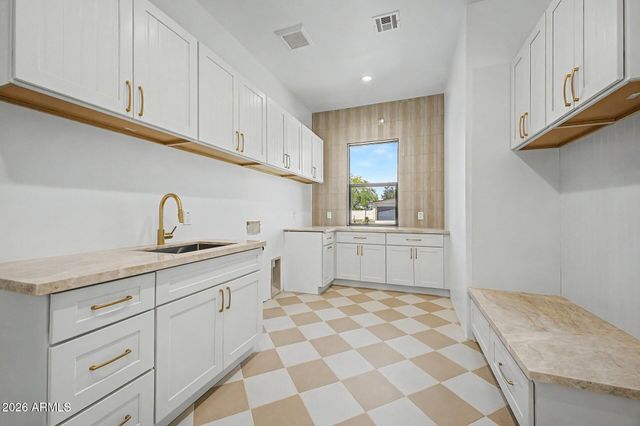 5101 E Laurel Lane, Scottsdale, AZ 85254