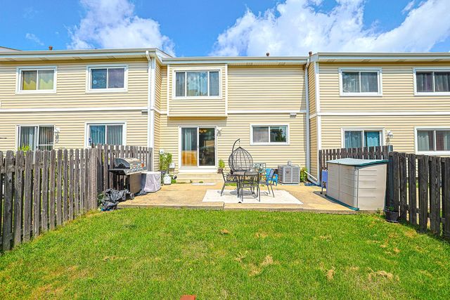 293 Barclay Drive, Glendale Heights, IL 60139