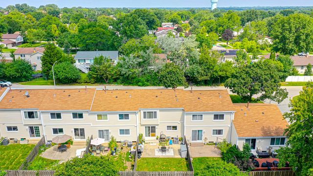 293 Barclay Drive, Glendale Heights, IL 60139