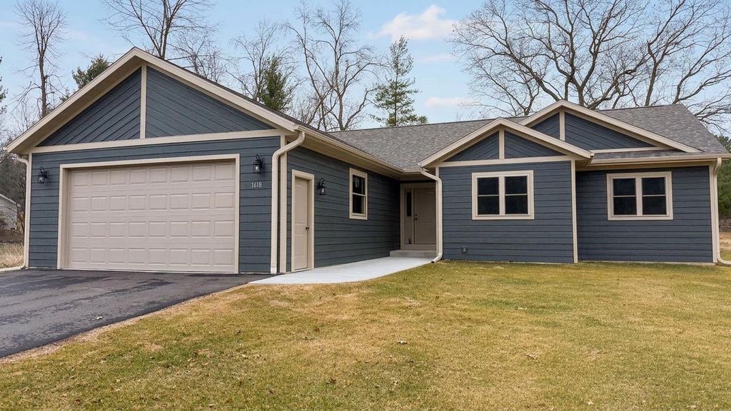 1618 Michigan Avenue, Wisconsin Dells, WI 53965