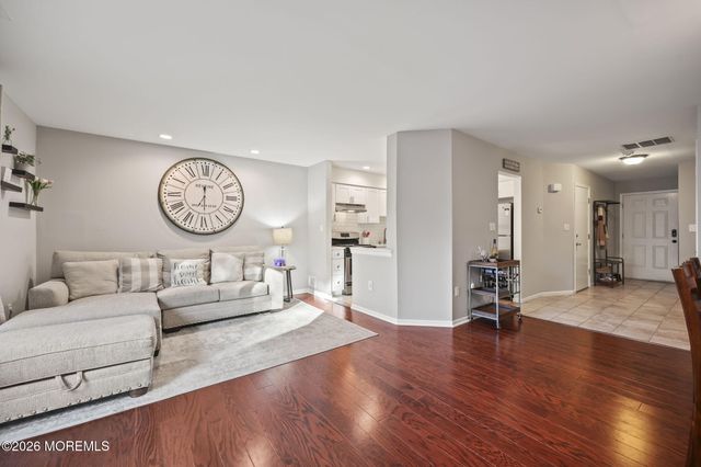 73 Holly Drive, Eatontown, NJ 07724