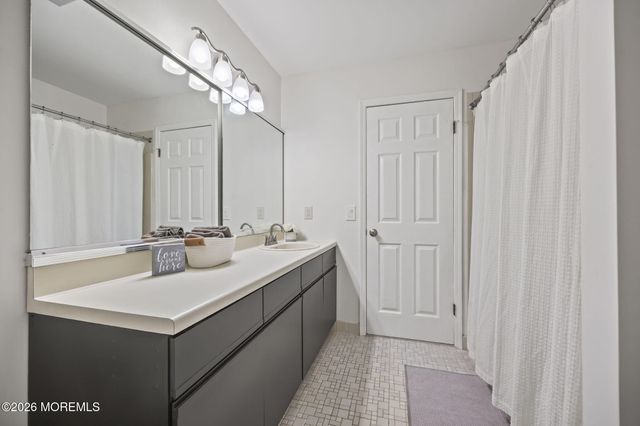 73 Holly Drive, Eatontown, NJ 07724