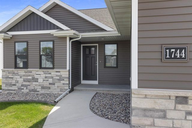 1744 PATRIOT WAY, Neenah, WI 54956