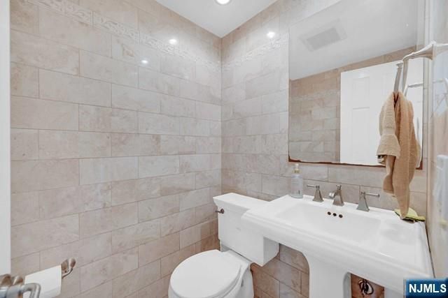 100 Lake Street, Upper Saddle River, NJ 07458