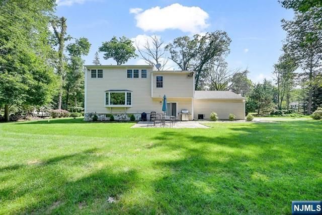 100 Lake Street, Upper Saddle River, NJ 07458
