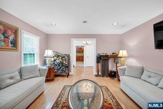 100 Lake Street, Upper Saddle River, NJ 07458