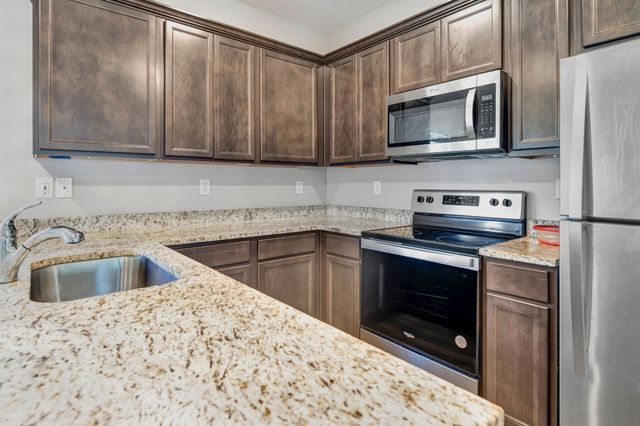 8066 Logan Dr, La Vergne, TN 37086