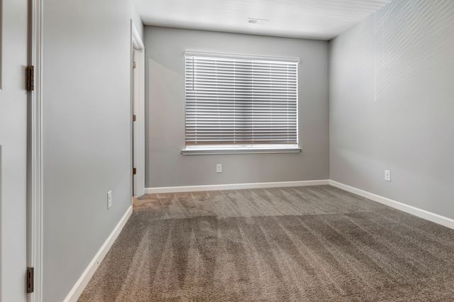 8066 Logan Dr, La Vergne, TN 37086
