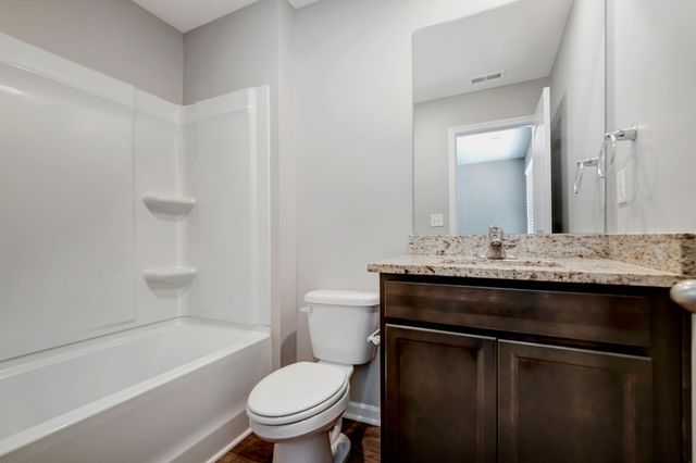 8066 Logan Dr, La Vergne, TN 37086